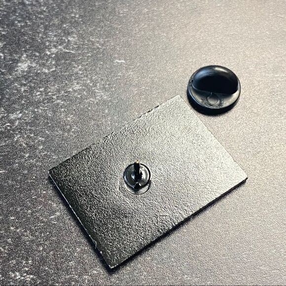 Venus Statue Enamel Pin/ Brooch Lapel - Picture 4 of 6